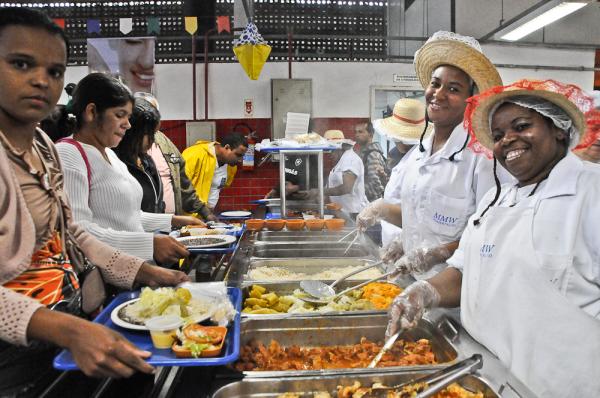 Inaugurado por Garotinho, Restaurante Popular de Itaboraí era a principal refeição de mais de 1.500 pessoas